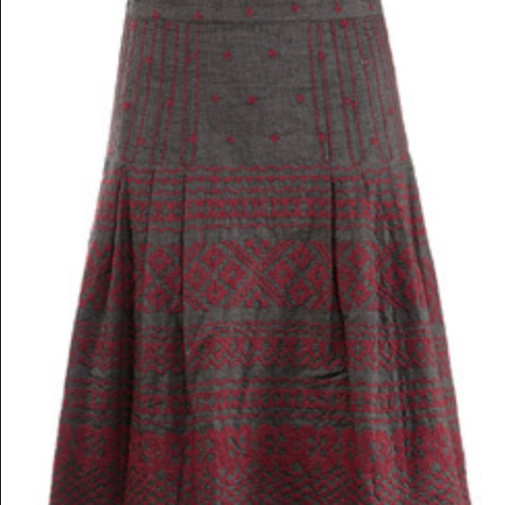 ISO Max Studio Aline Pleated Skirt